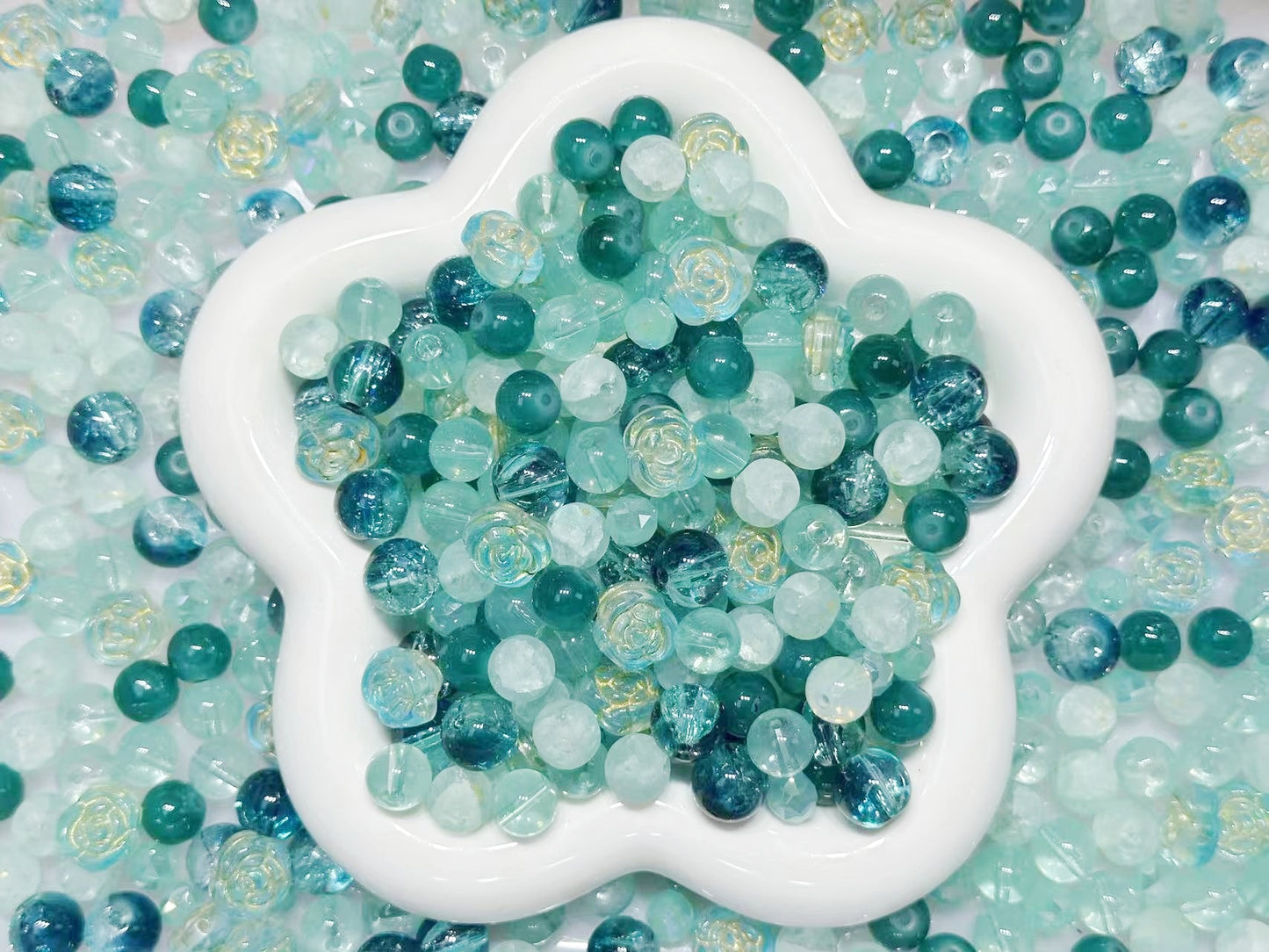 1.9NEW【B121】ミントの記憶（刻みガラスビーズ1種類、高品質ガラスビーズ5種類とガラス多面カット1種類）