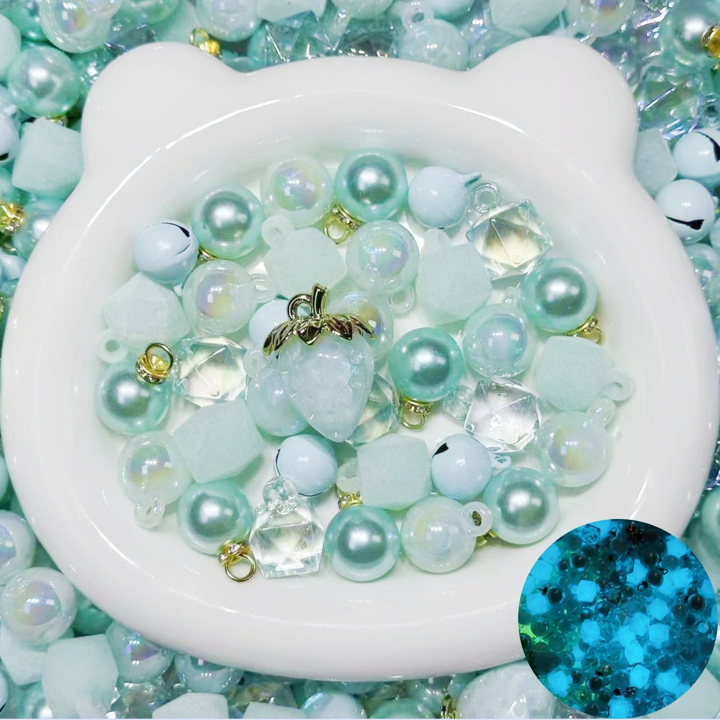 1.12NEW【L049】湖に咲いたイチゴ（夜光あり、カン付き5種類と高級イチゴチャーム1種類、リース用）