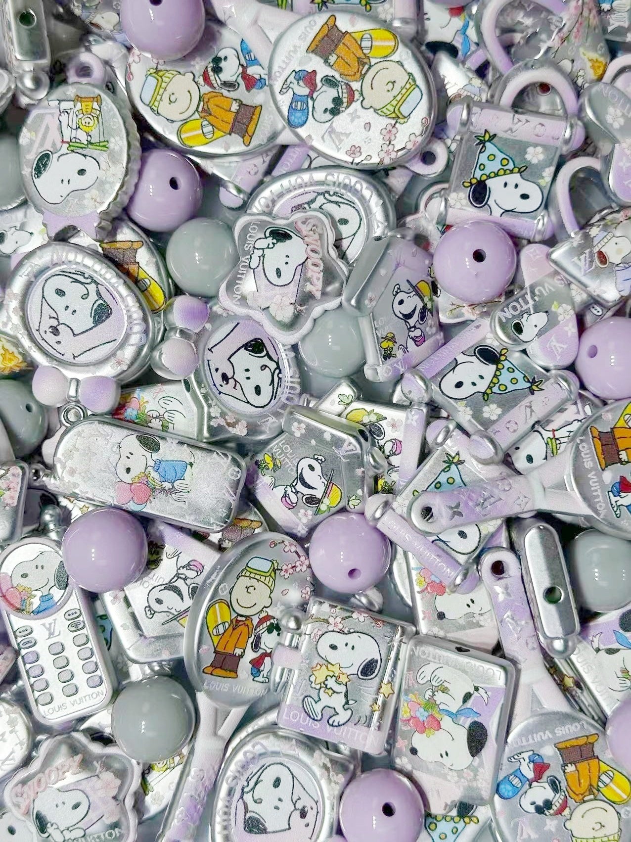 2.10NEW【A448】ヴィルトンスヌーピー（マットシルバーキャラビーズ12種類とアクリルビーズ2種類）