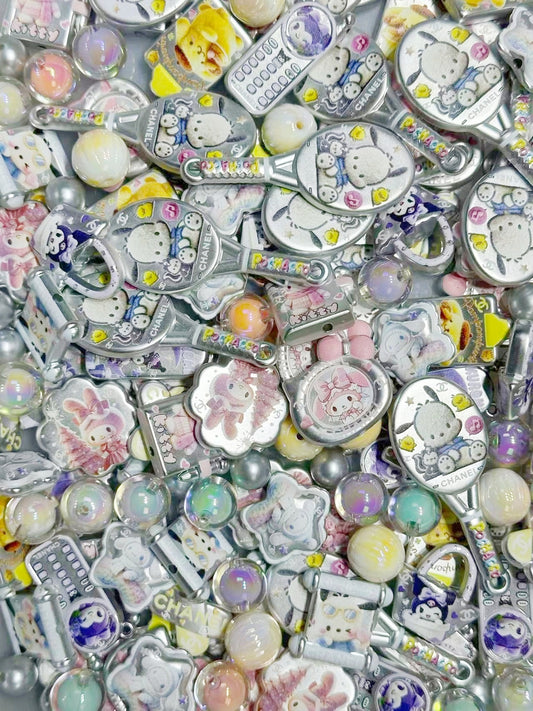 2.13NEW【A458】サンリオのミラーパーティー（マットシルバーキャラビーズ12種類とアクリルビーズ2種類カラフル）