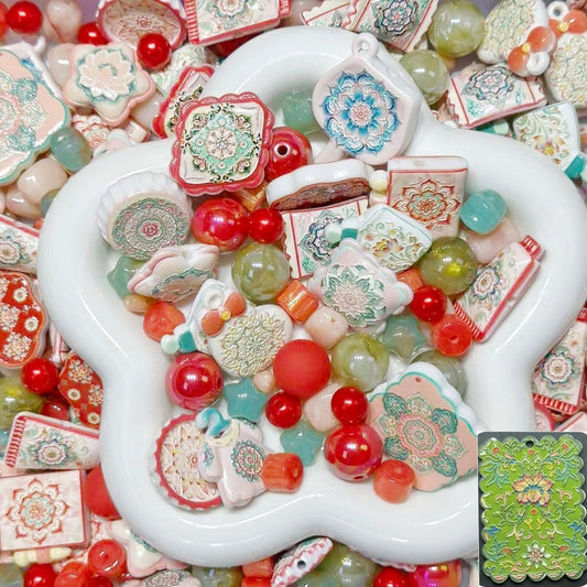 ラスト【A466】盛世に咲く華（花模様浮き彫りビーズ約13種類入りのストラップ用大ミックス）