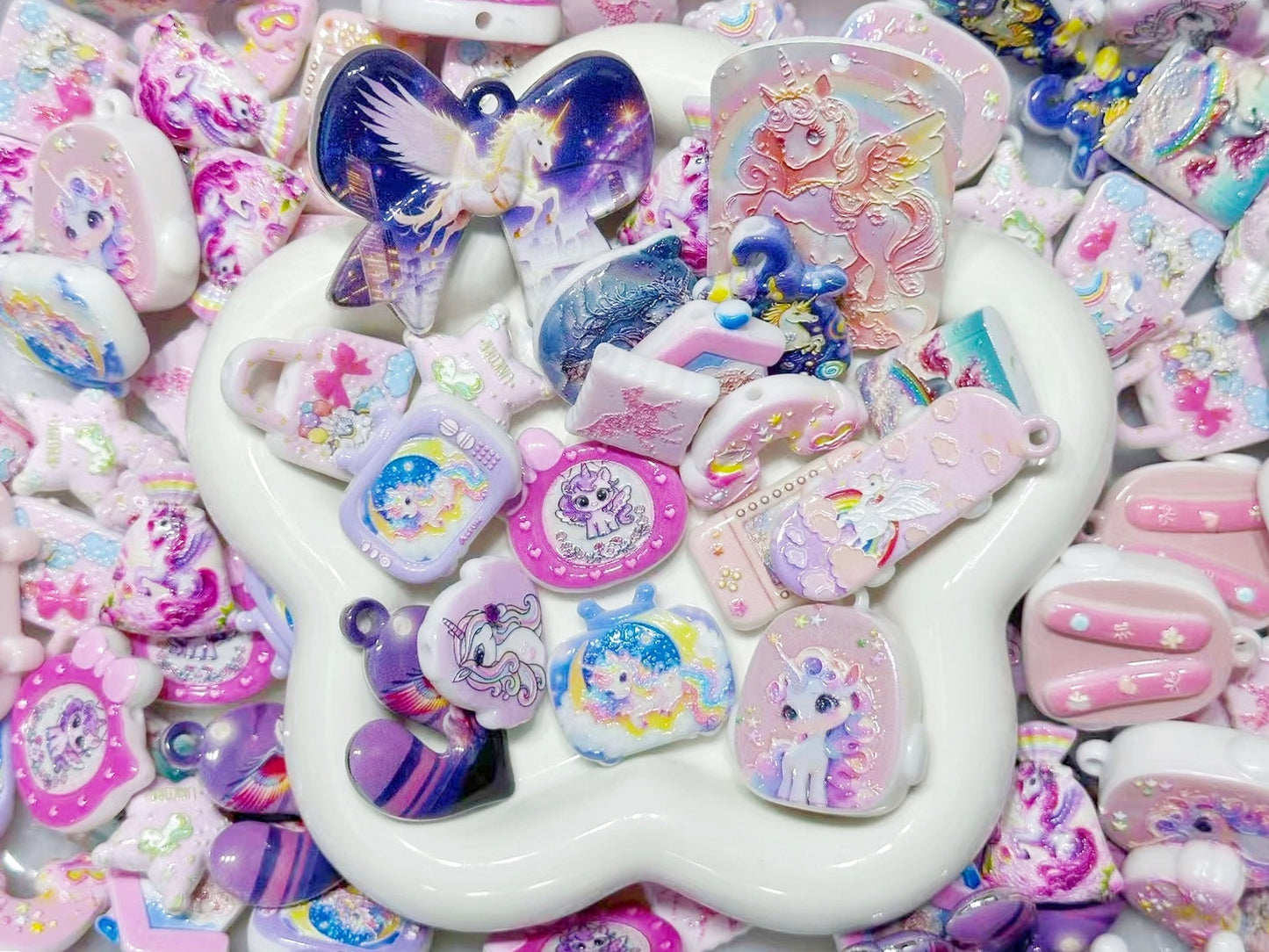 2.27NEW【A467】空へゆくユニコン（浮き彫りプリントビーズ約14種類とプレート1種類とリボンパーツ1種類、普通ビーズなし）