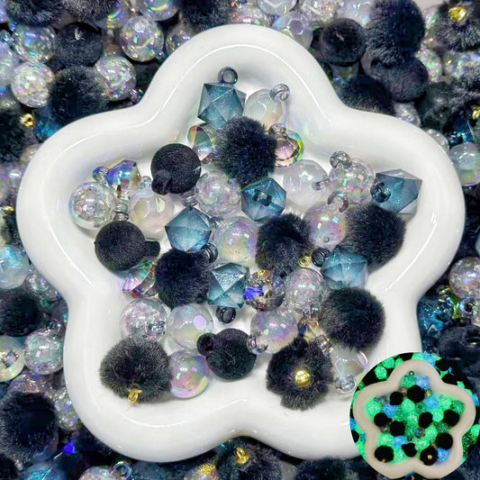 3.6NEW【L072】ウサギのデートナイト（50%夜光、カン付き6種類のリース用大ミックス）