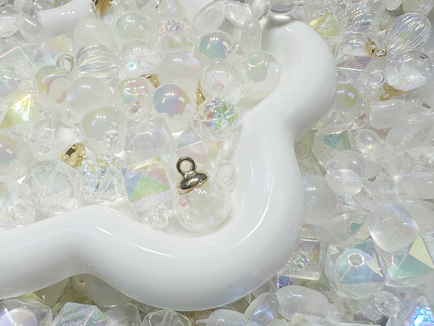 5.1NEW【L091】オパールルナ（夜光有り、カン付き6種類とカンなし3種類とチャーム入りのリース用大ミックス）