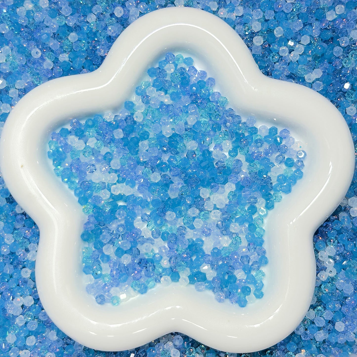 9.2NEW【T153】封じた金の煌めき（金箔付き・レジン・多面カット、4mm）