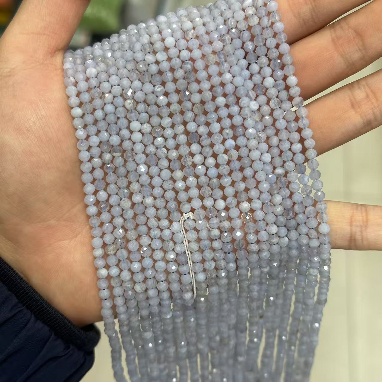 ♥人気♥12.18スピネル再入荷【C038】多面カット天然石（3mm、1連）