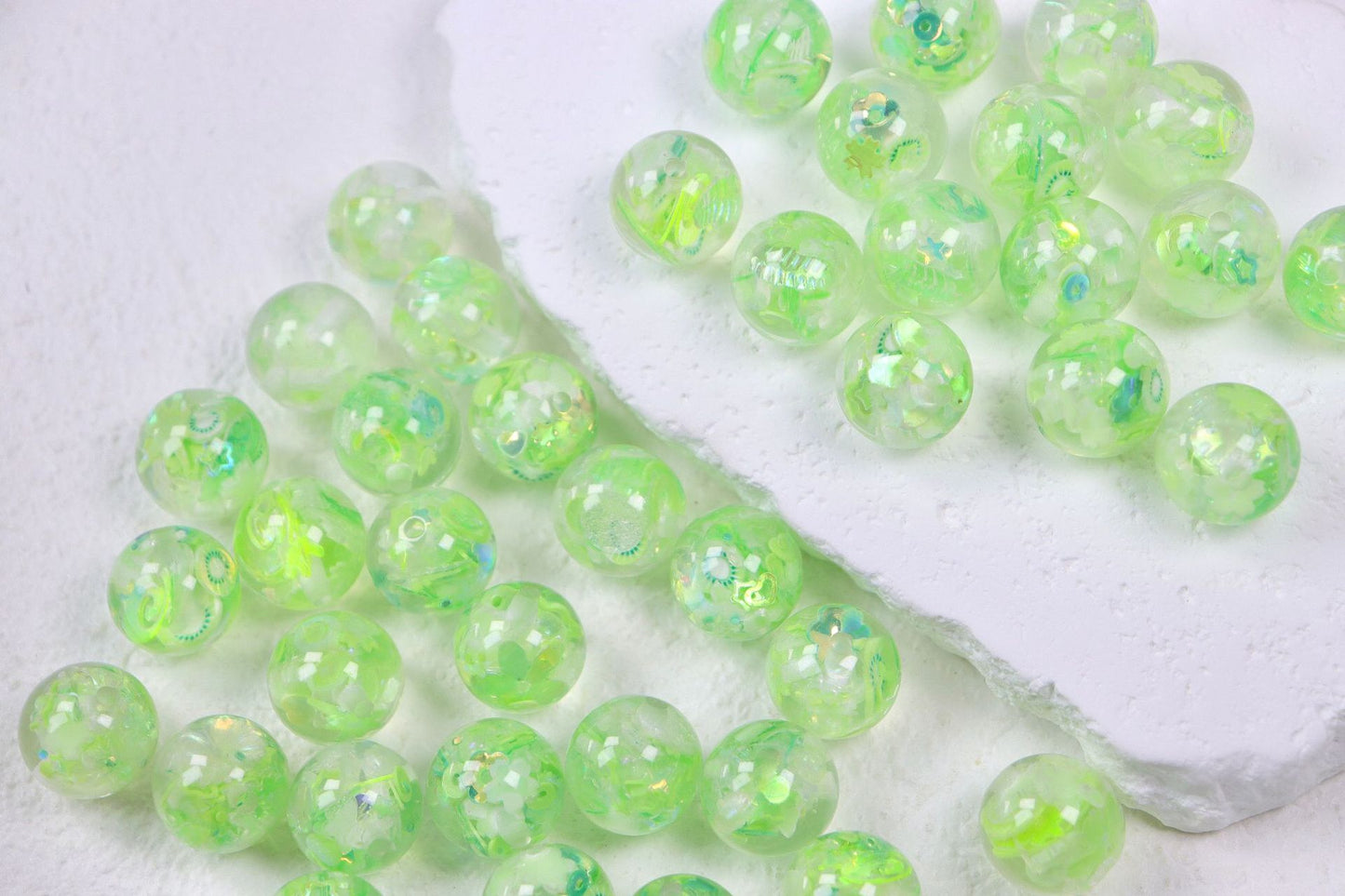 4.14NEW♥段階式割引♥【T154】カラフルサマー（虹色ラメ入りのレジンビーズ、中身ランダム、16ｍｍ）