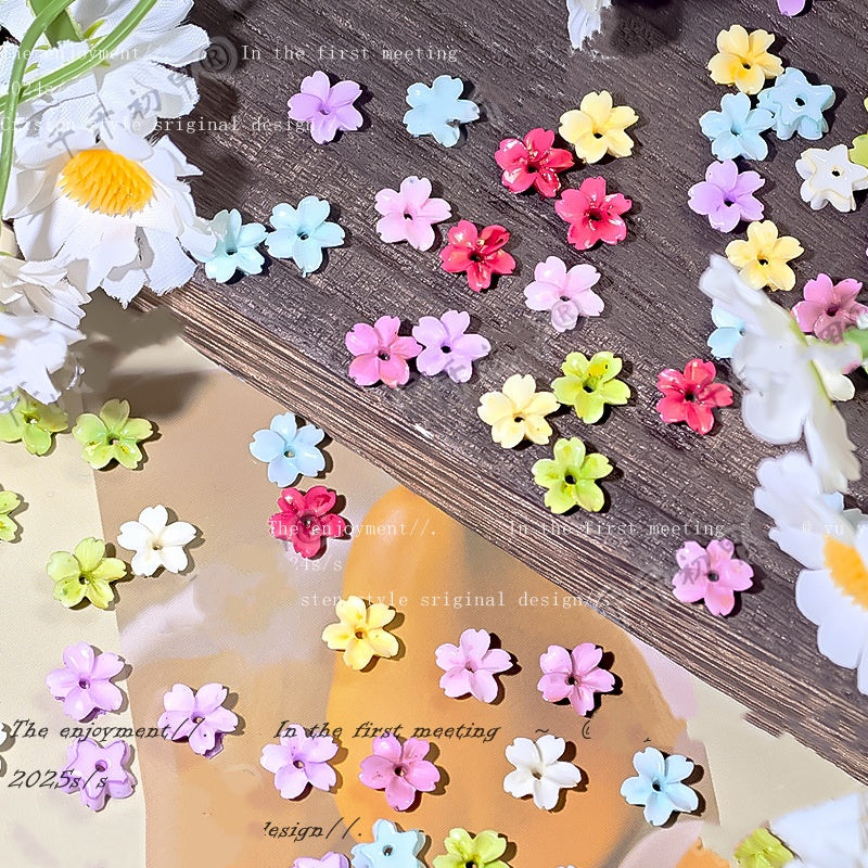 6.30NEW【L133】鮮やかに咲く桜（夜光硬いレジン桜、穴有り、8色、約7.5×7.8ｍｍ）