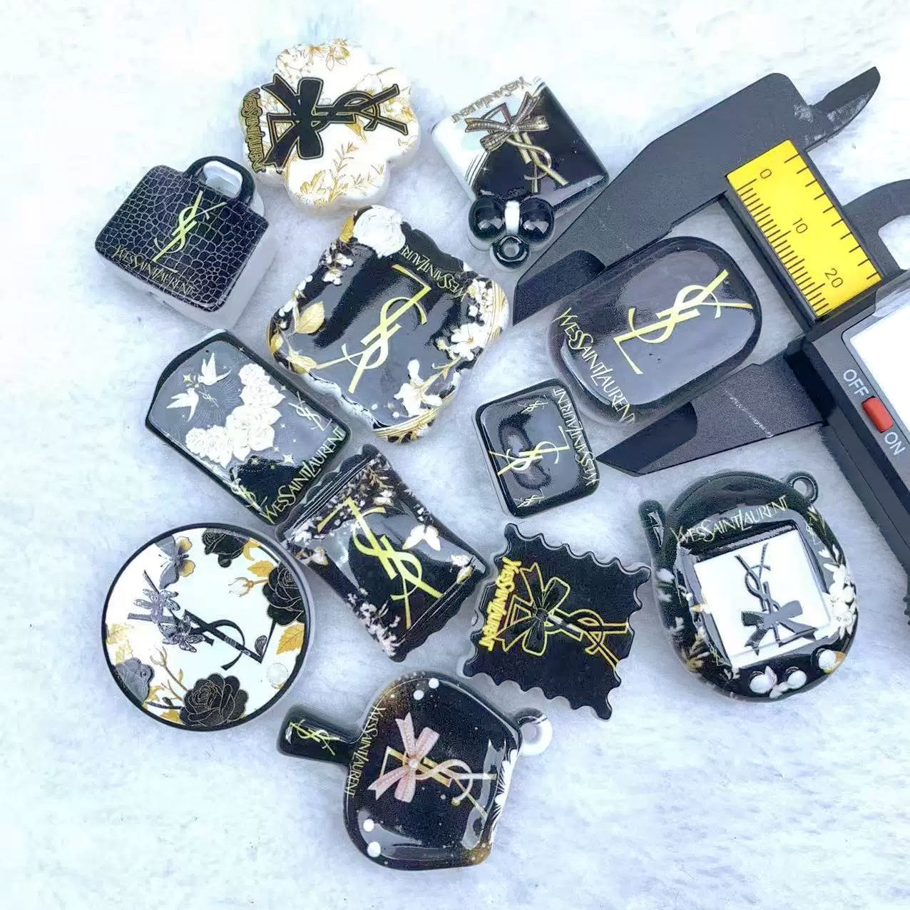 12.16NEW【A394】YSL（ロゴビーズ12種類）