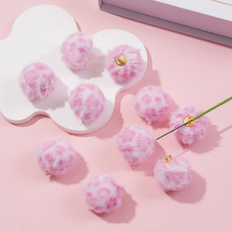 3.2再入荷あり♥段階式割引あり♥【T085】もふもふヒョウ柄ビーズ（カン付き、16mm、リース用）
