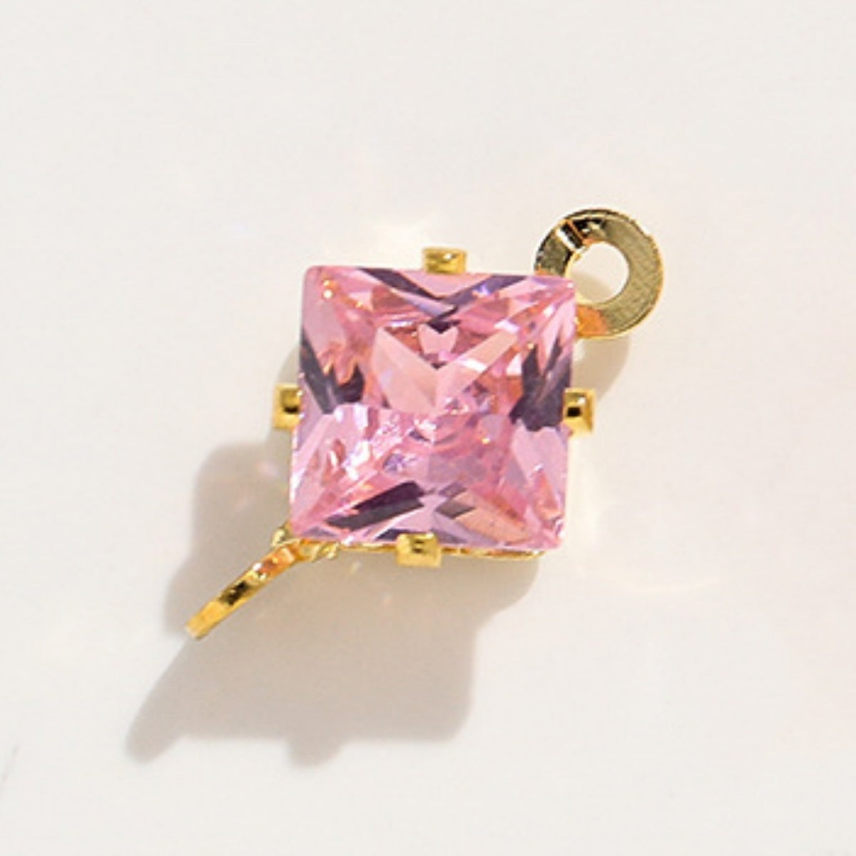 7.17NEW【T189】彩晶の絆（ガラススクエアストーン、色落ちにくい、斜め2つカン付き、5×5ｍｍ）