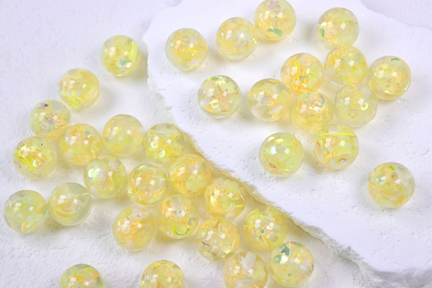 4.14NEW♥段階式割引♥【T154】カラフルサマー（虹色ラメ入りのレジンビーズ、中身ランダム、16ｍｍ）