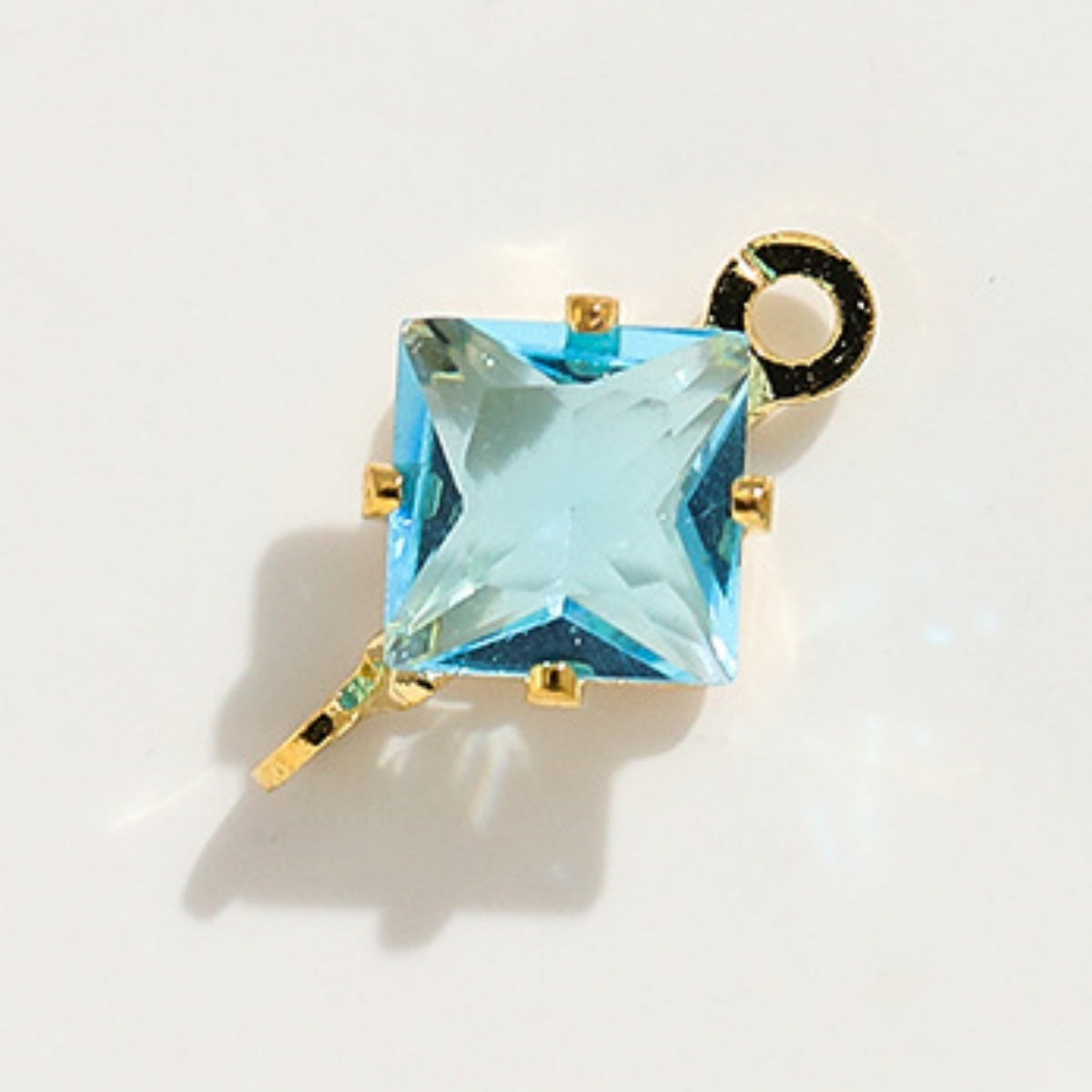 7.17NEW【T189】彩晶の絆（ガラススクエアストーン、色落ちにくい、斜め2つカン付き、5×5ｍｍ）
