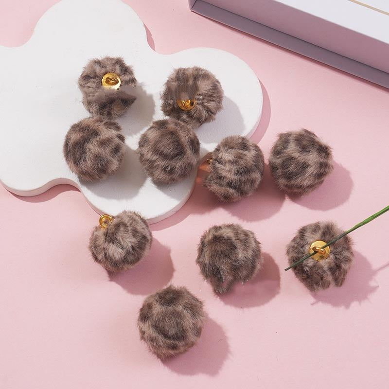 3.2再入荷あり♥段階式割引あり♥【T085】もふもふヒョウ柄ビーズ（カン付き、16mm、リース用）