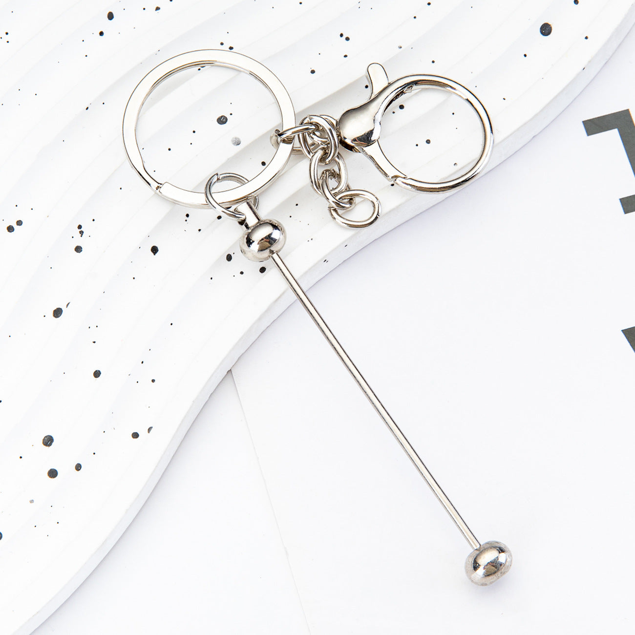 4.21再入荷♥段階式割引♥【P099】DIYビーズキーホルダー（約14.8×3cm、2つカラビナ付き）