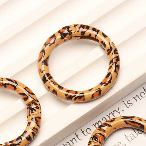 3.9再入荷あり♥段階式割引あり♥【P080】ヒョウ柄合金カラビナ集合