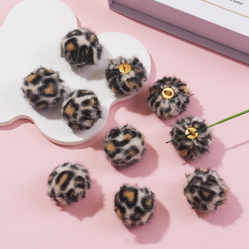 3.2再入荷あり♥段階式割引あり♥【T085】もふもふヒョウ柄ビーズ（カン付き、16mm、リース用）