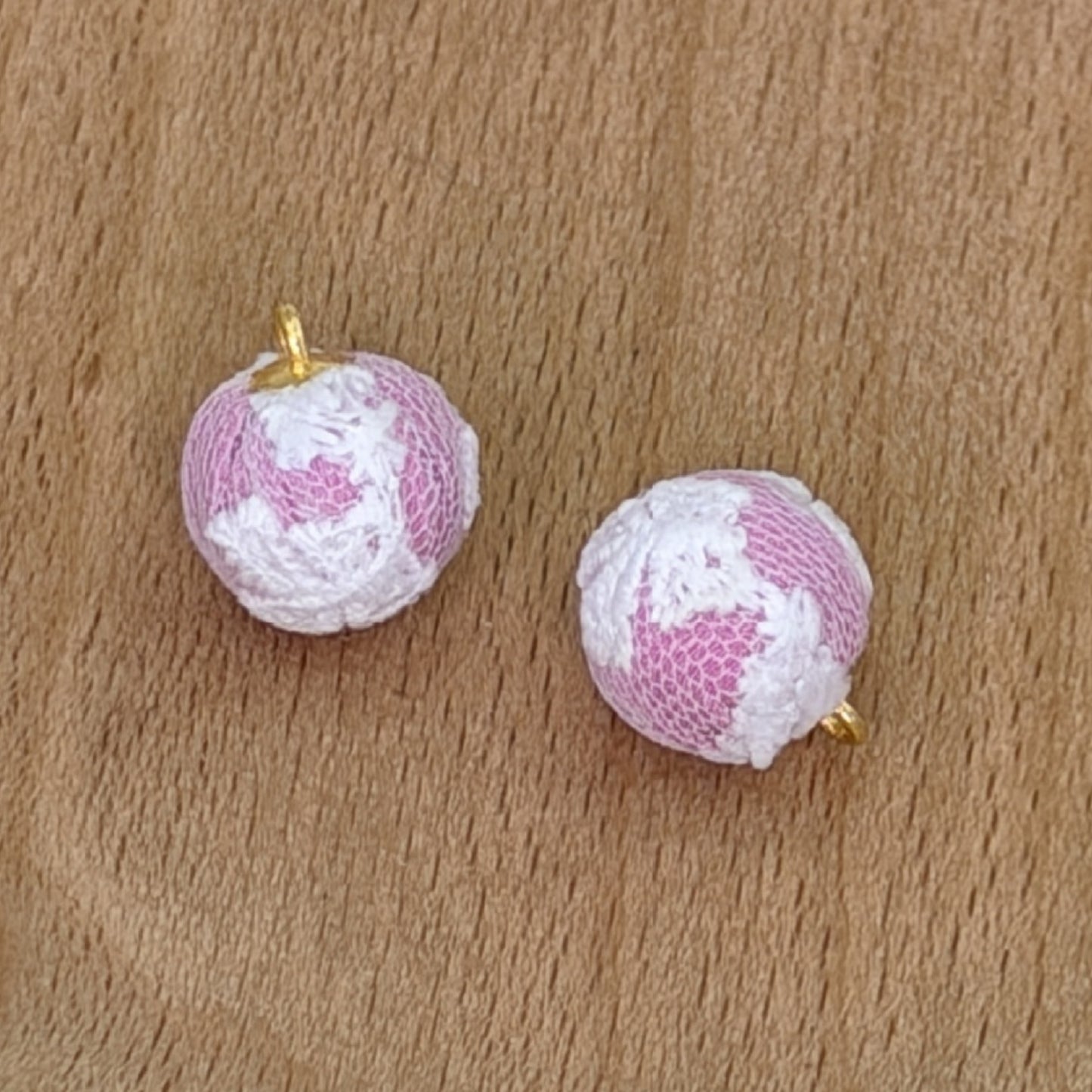 7.9NEW【T188】レース刺繍加工カン付きビーズ（16ｍｍ、ミックスと単品10色選択可能）