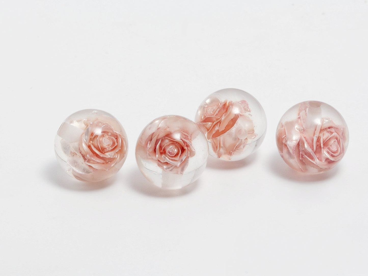 ♥人気♥12.25新色あり【T099】永遠のローズ（バラ入りレジンビーズ、16ｍｍ）