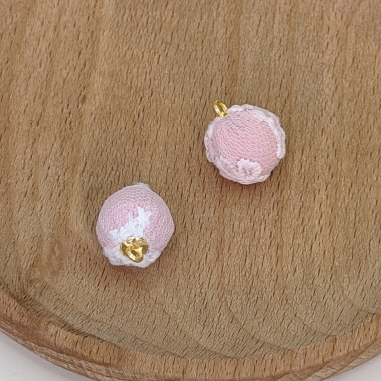 7.9NEW【T188】レース刺繍加工カン付きビーズ（16ｍｍ、ミックスと単品10色選択可能）