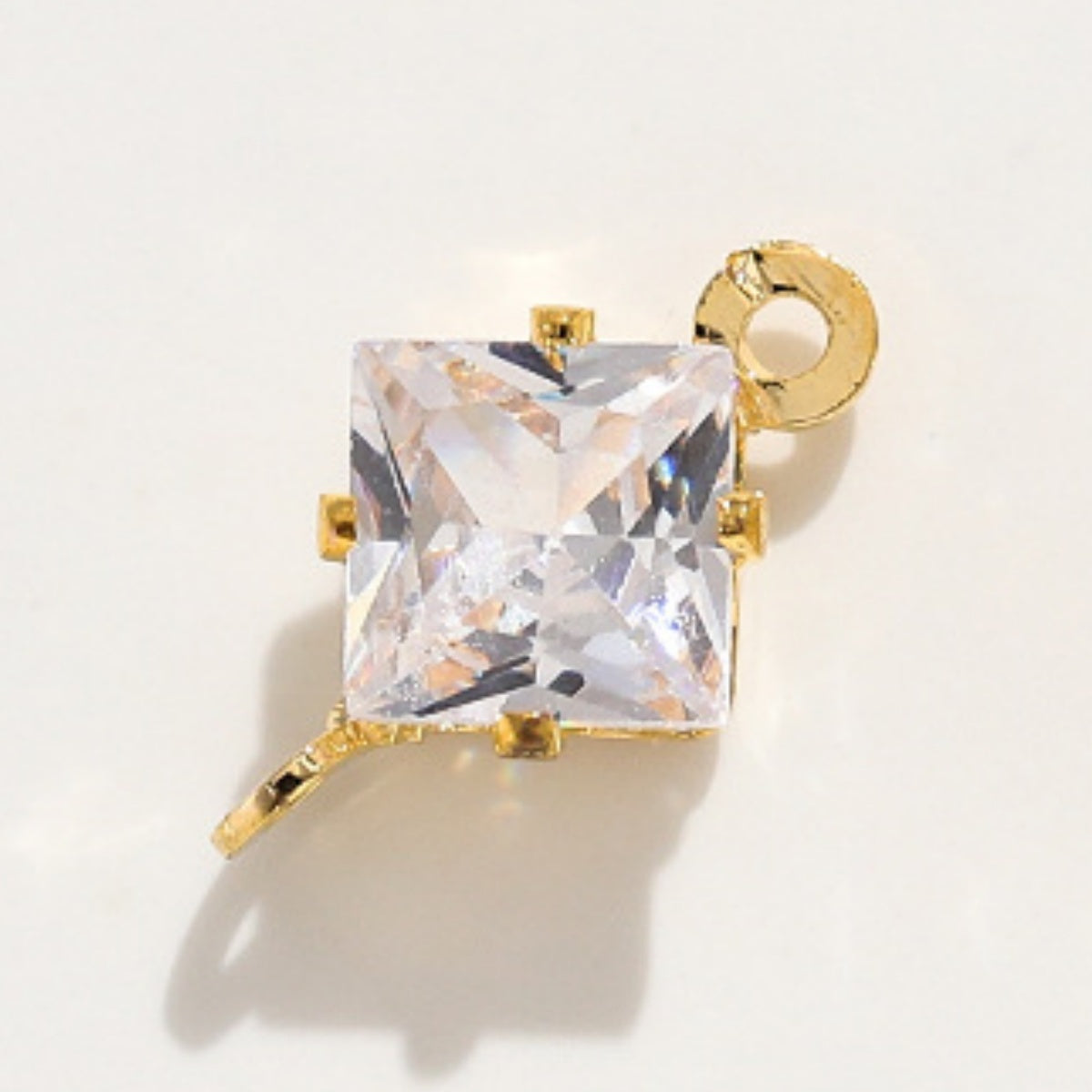 7.17NEW【T189】彩晶の絆（ガラススクエアストーン、色落ちにくい、斜め2つカン付き、5×5ｍｍ）