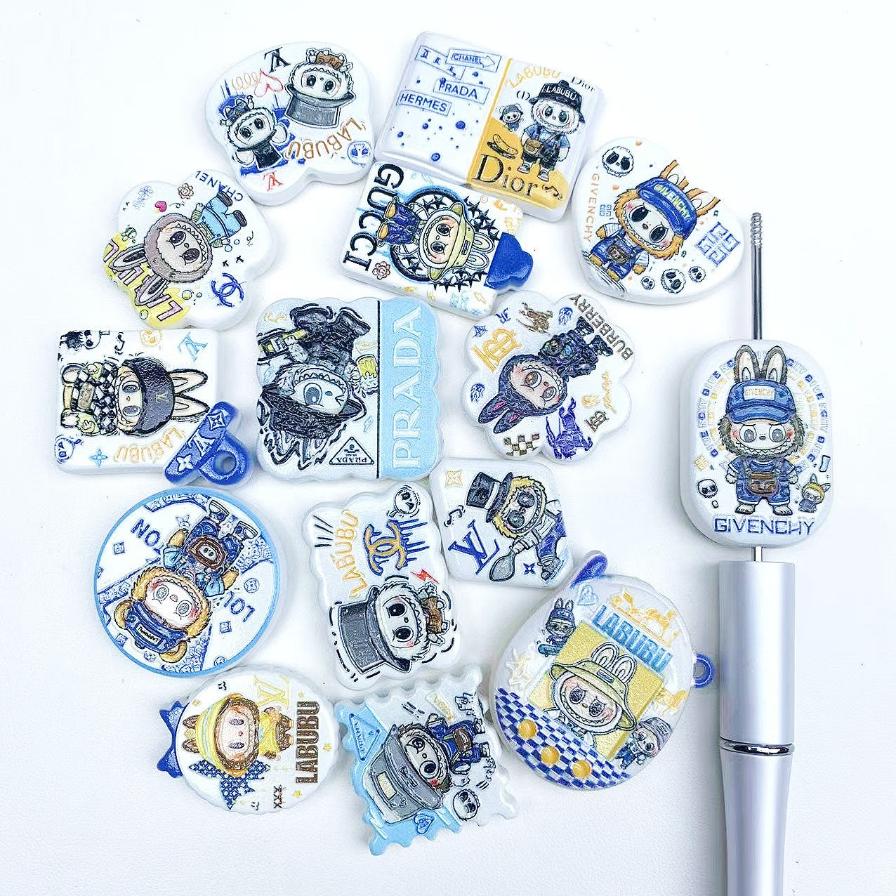 12.16再入荷【A379】ブランド隊長・ラブブ（浮き彫りロゴキャラビーズ15種類とアクリルビーズ2色）