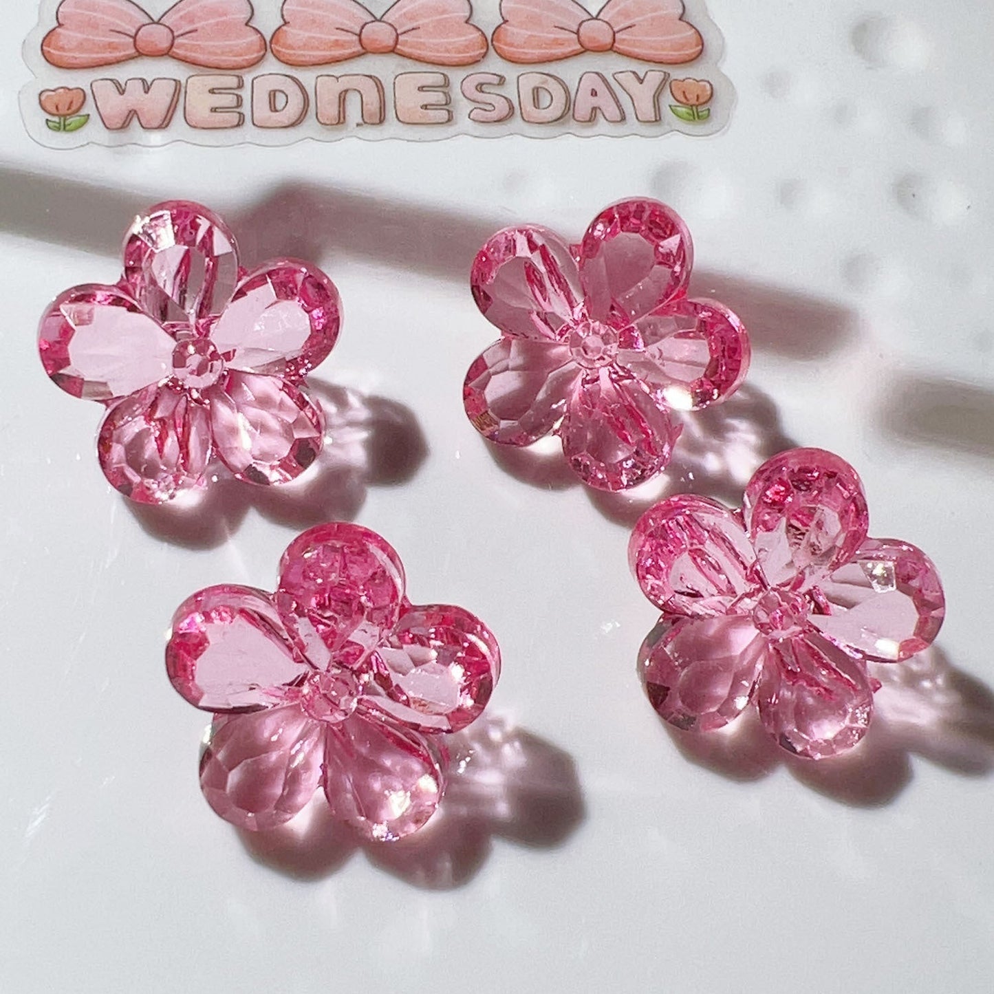 ♥大人気♥5.28【T005】（段階式割引あり）クリア桜の花（アクリル、カン付き、直径約22mm）