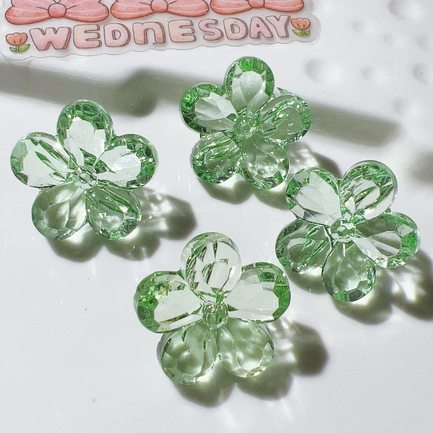 ♥人気♥3.10再入荷【T005】クリア桜の花（アクリル、カン付き、直径約22mm）